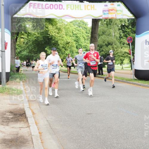 29.06.2025 - hella hamburg halbmarathon MichiJ http://msf.ph/oto/8202440 29.06.2025 10:21:45 Zwischen KM18-KM19 51, 2746, 3935, 6358, 7793, 8062, 10876, 11370, 12987, 14028, 16957, 18562, 18563 meine-sportfotos.de