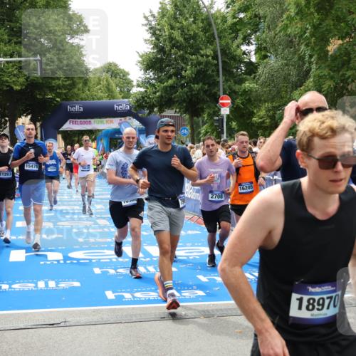 29.06.2025 - hella hamburg halbmarathon Zöllner http://msf.ph/oto/8202469 29.06.2025 10:47:48 Ziel 2340, 2708, 5915, 7962, 8564, 10988, 11283, 12679, 13948, 14383, 15478, 16205, 17229, 18430 meine-sportfotos.de