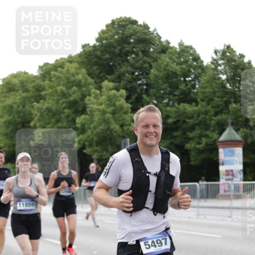 29.06.2025 - hella hamburg halbmarathon Jannik Wohlers http://msf.ph/oto/8202524 29.06.2025 10:25:34 Lombardsbrücke 1479, 4797, 5497, 6663, 8276, 10104, 10219, 11139, 11596, 11699, 11828, 11859, 12074, 12838, 12945, 12946, 14063, 14179, 14223, 14356, 16927, 17369, 19144 meine-sportfotos.de