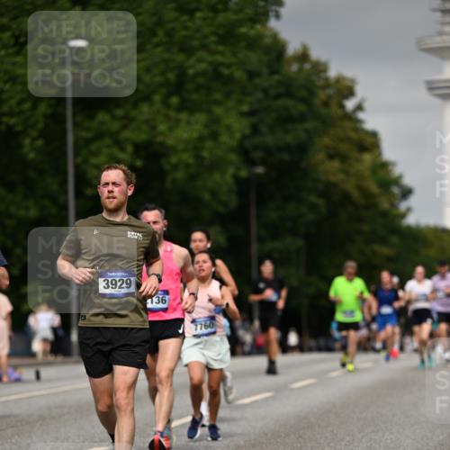 29.06.2025 - hella hamburg halbmarathon Dr. Thomas Lammeyer http://msf.ph/oto/8202538 29.06.2025 10:11:49 Kennedybrücke 1173, 1893, 1993, 2032, 2136, 3328, 3929, 4262, 5242, 5899, 6196, 6518, 6707, 6713, 6715, 6833, 7476, 7760, 8585, 9338, 9967, 10700 meine-sportfotos.de