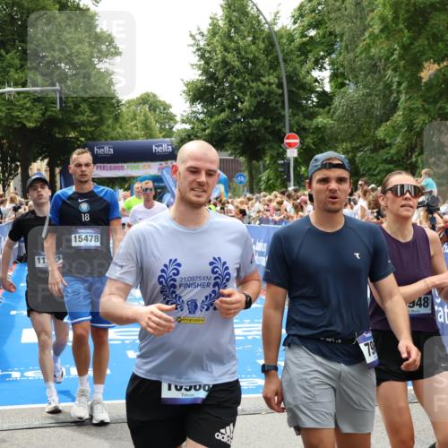 29.06.2025 - hella hamburg halbmarathon Zöllner http://msf.ph/oto/8202585 29.06.2025 10:47:50 Ziel 2340, 5915, 8564, 11283, 11961, 12679, 14383, 15478, 17229, 18356, 18430, 18836 meine-sportfotos.de