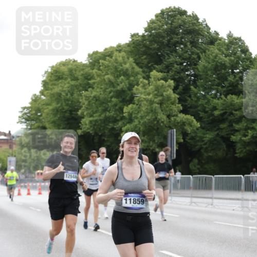 29.06.2025 - hella hamburg halbmarathon Jannik Wohlers http://msf.ph/oto/8202610 29.06.2025 10:25:35 Lombardsbrücke 1479, 4797, 5497, 6663, 8276, 10104, 10219, 11139, 11596, 11699, 11828, 11859, 12074, 12838, 12945, 12946, 14063, 14179, 14223, 14356, 14726, 17369, 19144 meine-sportfotos.de
