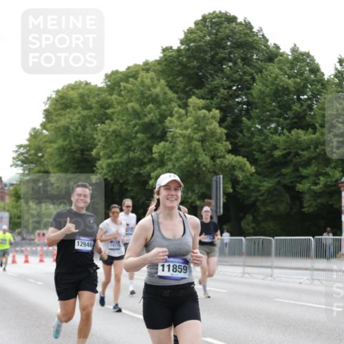 29.06.2025 - hella hamburg halbmarathon Jannik Wohlers http://msf.ph/oto/8202626 29.06.2025 10:25:35 Lombardsbrücke 1479, 4797, 5497, 6663, 8276, 10104, 10219, 11139, 11596, 11699, 11828, 11859, 12074, 12838, 12945, 12946, 14063, 14179, 14223, 14356, 14726, 17369, 19144 meine-sportfotos.de