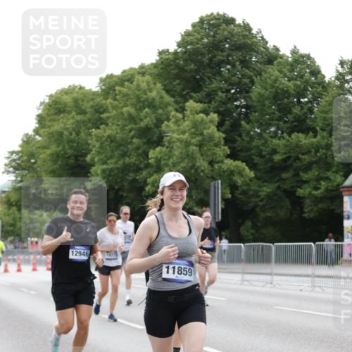 29.06.2025 - hella hamburg halbmarathon Jannik Wohlers http://msf.ph/oto/8202649 29.06.2025 10:25:35 Lombardsbrücke 1479, 4797, 5497, 6663, 8276, 10104, 10219, 11139, 11596, 11699, 11828, 11859, 12074, 12838, 12945, 12946, 14063, 14179, 14223, 14356, 14726, 17369, 19144 meine-sportfotos.de