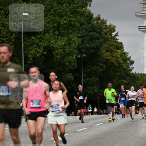 29.06.2025 - hella hamburg halbmarathon Dr. Thomas Lammeyer http://msf.ph/oto/8202658 29.06.2025 10:11:50 Kennedybrücke 1079, 1173, 1893, 1993, 2032, 2136, 3328, 3922, 3929, 4262, 5242, 5899, 6196, 6518, 6707, 6713, 6715, 6833, 7476, 7760, 8585, 9338, 9967, 10700 meine-sportfotos.de