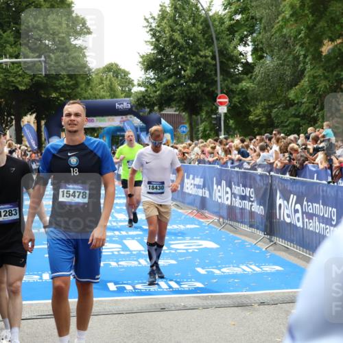 29.06.2025 - hella hamburg halbmarathon Zöllner http://msf.ph/oto/8202660 29.06.2025 10:47:51 Ziel 2340, 5915, 6836, 8564, 11961, 12679, 14383, 17229, 18356, 18430, 18836 meine-sportfotos.de