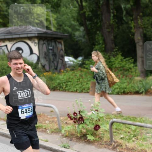 29.06.2025 - hella hamburg halbmarathon Yannick Fuchs http://msf.ph/oto/8202688 29.06.2025 10:32:08 20KM 1290, 1505, 2196, 2404, 2767, 3790, 5042, 5791, 5923, 6047, 6458, 9017, 9914, 10190, 10451, 11106, 11423, 12739, 12900, 13141, 13148, 13372, 13854, 14387, 15178, 15410, 16992, 17125, 17137, 18103, 18159, 18216, 18357, 18986 meine-sportfotos.de