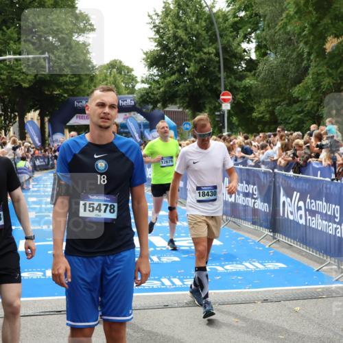 29.06.2025 - hella hamburg halbmarathon Zöllner http://msf.ph/oto/8202743 29.06.2025 10:47:52 Ziel 2340, 5915, 6836, 8564, 11961, 12679, 14383, 17229, 18356, 18430, 18836 meine-sportfotos.de