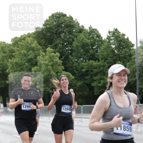 29.06.2025 - hella hamburg halbmarathon Jannik Wohlers http://msf.ph/oto/8202765 29.06.2025 10:25:36 Lombardsbrücke 1479, 4797, 5497, 6663, 8276, 8674, 10104, 10219, 11139, 11596, 11699, 11828, 11859, 12838, 12945, 12946, 14063, 14179, 14223, 14356, 14726, 17369, 19144 meine-sportfotos.de