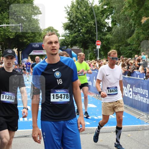 29.06.2025 - hella hamburg halbmarathon Zöllner http://msf.ph/oto/8202790 29.06.2025 10:47:53 Ziel 2340, 5915, 6836, 8564, 11961, 12679, 14383, 14730, 17451, 18356, 18836 meine-sportfotos.de