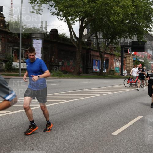 29.06.2025 - hella hamburg halbmarathon Yannick Fuchs http://msf.ph/oto/8202848 29.06.2025 10:44:48 20KM 1461, 1466, 1507, 1750, 1817, 2207, 2880, 3654, 4077, 4346, 4816, 5018, 5115, 6027, 6662, 6712, 6795, 7052, 7134, 7176, 7397, 7583, 7930, 7932, 8117, 8205, 8572, 8704, 8819, 9057, 11214, 11356, 11607, 12016, 12624, 12949, 13008, 13687, 13701, 13875, 14034, 14125, 14257, 14626, 15362, 15395, 15720, 15803, 15950, 16285, 16291, 16716, 17129, 17179, 17221, 17384, 18006, 18066, 18370, 18394, 18489, 18811 meine-sportfotos.de