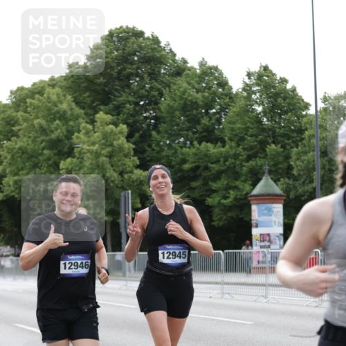 29.06.2025 - hella hamburg halbmarathon Jannik Wohlers http://msf.ph/oto/8202882 29.06.2025 10:25:37 Lombardsbrücke 1479, 4797, 5497, 6663, 8276, 8674, 10219, 11139, 11596, 11828, 11859, 12838, 12945, 12946, 14063, 14179, 14223, 14356, 14726, 17369, 19144 meine-sportfotos.de