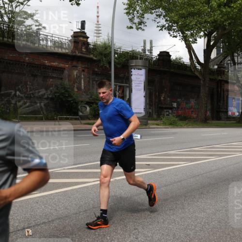 29.06.2025 - hella hamburg halbmarathon Yannick Fuchs http://msf.ph/oto/8202900 29.06.2025 10:44:48 20KM 1461, 1466, 1507, 1750, 1817, 2207, 2880, 3654, 4077, 4346, 4816, 5018, 5115, 6027, 6662, 6712, 6795, 7052, 7134, 7176, 7397, 7583, 7930, 7932, 8117, 8205, 8572, 8704, 8819, 9057, 11214, 11356, 11607, 12016, 12624, 12949, 13008, 13687, 13701, 13875, 14034, 14125, 14257, 14626, 15362, 15395, 15720, 15803, 15950, 16285, 16291, 16716, 17129, 17179, 17221, 17384, 18006, 18066, 18370, 18394, 18489, 18811 meine-sportfotos.de
