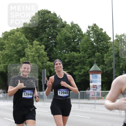 29.06.2025 - hella hamburg halbmarathon Jannik Wohlers http://msf.ph/oto/8202906 29.06.2025 10:25:37 Lombardsbrücke 1479, 4797, 5497, 6663, 8276, 8674, 10219, 11139, 11596, 11828, 11859, 12838, 12945, 12946, 14063, 14179, 14223, 14356, 14726, 17369, 19144 meine-sportfotos.de