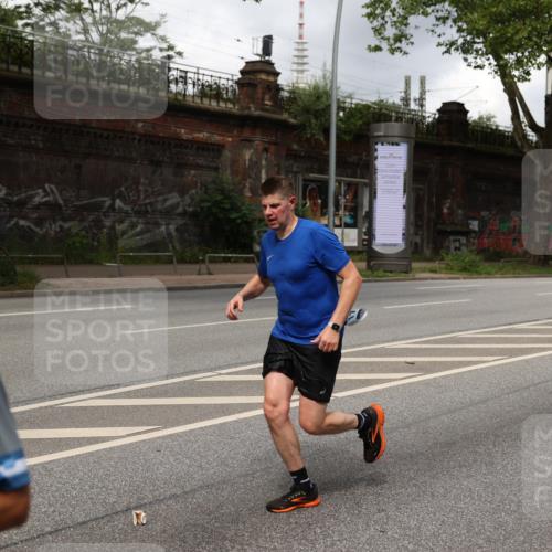 29.06.2025 - hella hamburg halbmarathon Yannick Fuchs http://msf.ph/oto/8202945 29.06.2025 10:44:48 20KM 1461, 1466, 1507, 1750, 1817, 2207, 2880, 3654, 4077, 4346, 4816, 5018, 5115, 6027, 6662, 6712, 6795, 7052, 7134, 7176, 7397, 7583, 7930, 7932, 8117, 8205, 8572, 8704, 8819, 9057, 11214, 11356, 11607, 12016, 12624, 12949, 13008, 13687, 13701, 13875, 14034, 14125, 14257, 14626, 15362, 15395, 15720, 15803, 15950, 16285, 16291, 16716, 17129, 17179, 17221, 17384, 18006, 18066, 18370, 18394, 18489, 18811 meine-sportfotos.de