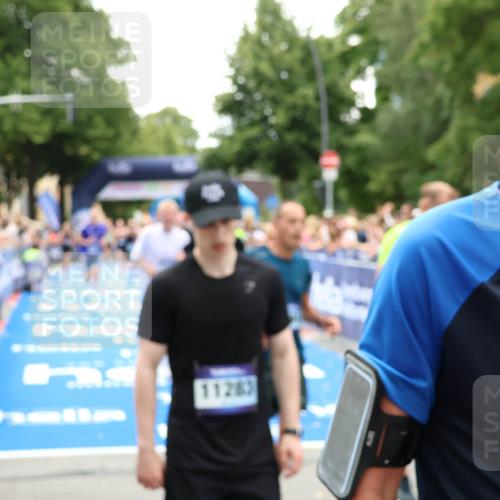 29.06.2025 - hella hamburg halbmarathon Zöllner http://msf.ph/oto/8202956 29.06.2025 10:47:55 Ziel 2340, 6836, 8564, 11961, 14383, 14730, 15333, 17451, 18356, 18836 meine-sportfotos.de