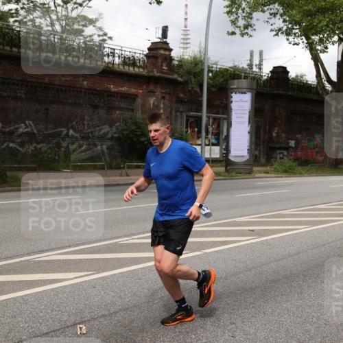 29.06.2025 - hella hamburg halbmarathon Yannick Fuchs http://msf.ph/oto/8202966 29.06.2025 10:44:49 20KM 1461, 1466, 1507, 1750, 1817, 2207, 2880, 3654, 4077, 4346, 4816, 5018, 5115, 6027, 6662, 6712, 6795, 7052, 7134, 7176, 7397, 7583, 7930, 7932, 8117, 8205, 8572, 8704, 8819, 9057, 11214, 11356, 11607, 12016, 12624, 12949, 13008, 13687, 13701, 13808, 13875, 14034, 14125, 14257, 14626, 15362, 15395, 15720, 15803, 16285, 16291, 16716, 17129, 17179, 17221, 17384, 18006, 18066, 18182, 18370, 18394, 18489 meine-sportfotos.de