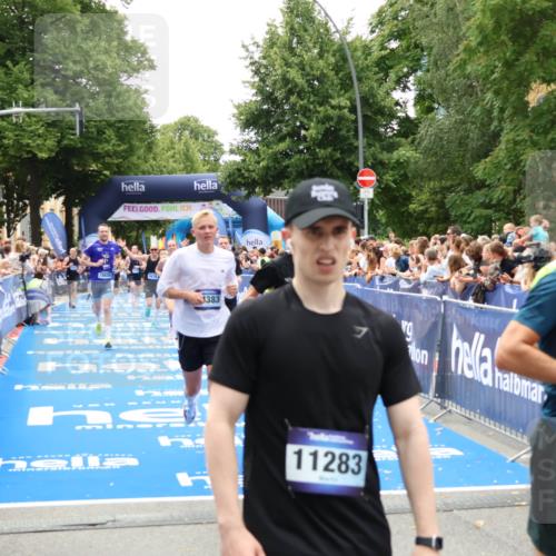 29.06.2025 - hella hamburg halbmarathon Zöllner http://msf.ph/oto/8203017 29.06.2025 10:47:55 Ziel 2340, 6836, 8564, 11961, 14383, 14730, 15333, 17451, 18356, 18836 meine-sportfotos.de