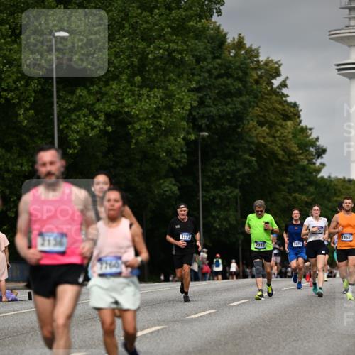 29.06.2025 - hella hamburg halbmarathon Dr. Thomas Lammeyer http://msf.ph/oto/8203070 29.06.2025 10:11:51 Kennedybrücke 1079, 1173, 1893, 1993, 2032, 2136, 3328, 3922, 3929, 4262, 5242, 5899, 6196, 6518, 6707, 6713, 6715, 6833, 7019, 7476, 7760, 8585, 9338, 9967 meine-sportfotos.de