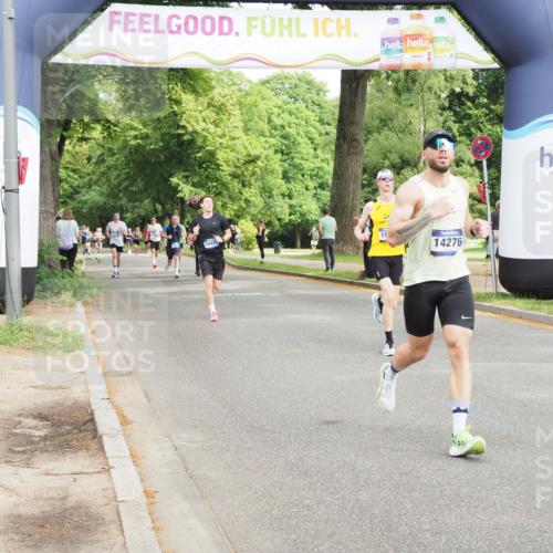29.06.2025 - hella hamburg halbmarathon MichiJ http://msf.ph/oto/8203157 29.06.2025 10:21:54 Zwischen KM18-KM19 1407, 1707, 1990, 4463, 4679, 10927, 11150, 12899, 13686, 14276, 16425 meine-sportfotos.de