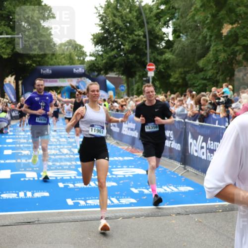 29.06.2025 - hella hamburg halbmarathon Zöllner http://msf.ph/oto/8203179 29.06.2025 10:47:58 Ziel 1604, 1613, 4528, 5022, 6836, 11961, 14730, 15333, 16766, 17451, 18356, 18836, 19198 meine-sportfotos.de