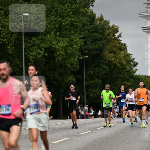 29.06.2025 - hella hamburg halbmarathon Dr. Thomas Lammeyer http://msf.ph/oto/8203188 29.06.2025 10:11:52 Kennedybrücke 1079, 1173, 1893, 1993, 2032, 2136, 3328, 3922, 3929, 4262, 5242, 5899, 6196, 6518, 6707, 6713, 6715, 6833, 7019, 7476, 7760, 9338, 9967 meine-sportfotos.de