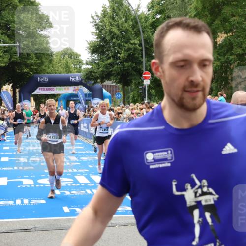 29.06.2025 - hella hamburg halbmarathon Zöllner http://msf.ph/oto/8203334 29.06.2025 10:48:01 Ziel 1604, 1613, 4528, 4601, 5022, 6377, 12808, 14730, 15333, 16766, 17451, 18206, 18922, 19198 meine-sportfotos.de