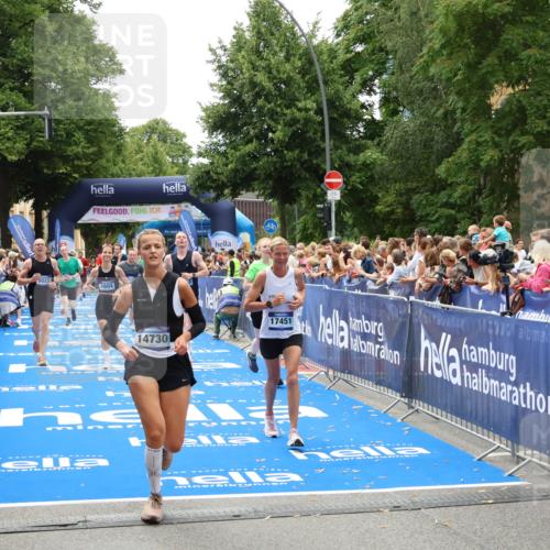 29.06.2025 - hella hamburg halbmarathon Zöllner http://msf.ph/oto/8203391 29.06.2025 10:48:01 Ziel 1604, 1613, 4528, 4601, 5022, 6377, 12808, 14730, 15333, 16766, 17451, 18206, 18922, 19198 meine-sportfotos.de