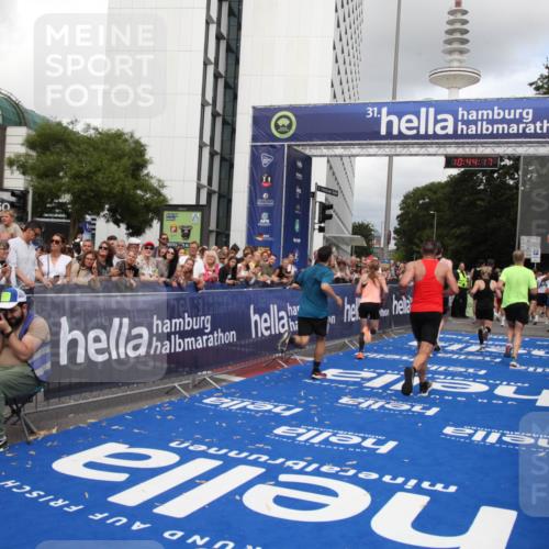 29.06.2025 - hella hamburg halbmarathon Michael Strokosch http://msf.ph/oto/8203409 29.06.2025 10:44:16 Ziel 1415, 3021, 4999, 5231, 5884, 7005, 8722, 9633, 10193, 10930, 12159, 14686, 14687, 15225, 15280, 16301, 16316, 16648, 17748, 18691 meine-sportfotos.de