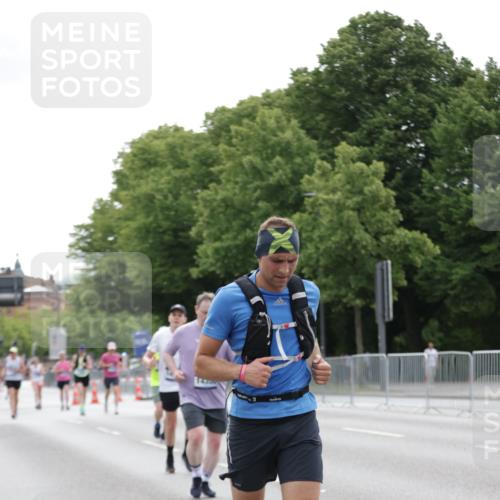 29.06.2025 - hella hamburg halbmarathon Jannik Wohlers http://msf.ph/oto/8203556 29.06.2025 10:25:41 Lombardsbrücke 5497, 6159, 8276, 8306, 8674, 10219, 11139, 11828, 11859, 12838, 12945, 12946, 14063, 14179, 14356, 14726, 17369, 19144 meine-sportfotos.de