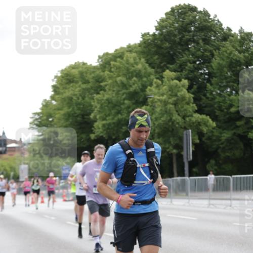 29.06.2025 - hella hamburg halbmarathon Jannik Wohlers http://msf.ph/oto/8203595 29.06.2025 10:25:42 Lombardsbrücke 3617, 5497, 6159, 8276, 8306, 8674, 10219, 11139, 11828, 11859, 12826, 12827, 12945, 12946, 14063, 14179, 14356, 14726, 17369, 19144 meine-sportfotos.de
