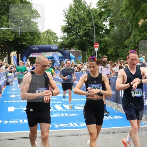 29.06.2025 - hella hamburg halbmarathon Zöllner http://msf.ph/oto/8203603 29.06.2025 10:48:05 Ziel 1086, 1604, 1613, 4324, 4528, 4601, 5022, 6377, 9638, 12706, 12724, 12747, 12808, 13570, 16149, 16766, 18206, 18922, 19198 meine-sportfotos.de