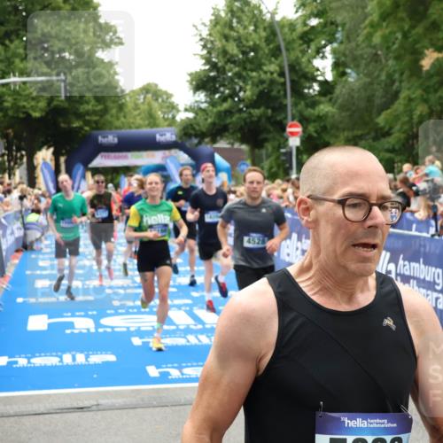 29.06.2025 - hella hamburg halbmarathon Zöllner http://msf.ph/oto/8203637 29.06.2025 10:48:06 Ziel 1086, 4324, 4528, 4601, 4711, 6377, 9638, 12706, 12724, 12747, 12808, 13570, 16149, 16766, 18206, 18922, 19198 meine-sportfotos.de