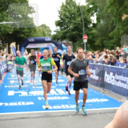 29.06.2025 - hella hamburg halbmarathon Zöllner http://msf.ph/oto/8203653 29.06.2025 10:48:06 Ziel 1086, 4324, 4528, 4601, 4711, 6377, 9638, 12706, 12724, 12747, 12808, 13570, 16149, 16766, 18206, 18922, 19198 meine-sportfotos.de