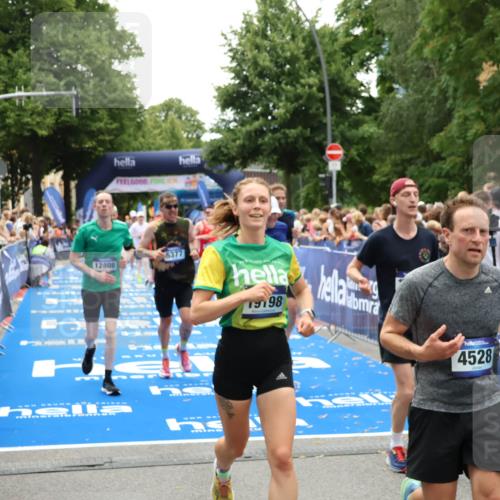 29.06.2025 - hella hamburg halbmarathon Zöllner http://msf.ph/oto/8203685 29.06.2025 10:48:07 Ziel 1086, 4324, 4528, 4601, 4711, 6377, 9626, 9638, 12706, 12724, 12747, 12808, 13570, 16094, 16149, 18206, 18922, 19198 meine-sportfotos.de