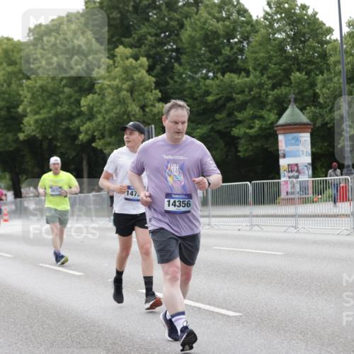 29.06.2025 - hella hamburg halbmarathon Jannik Wohlers http://msf.ph/oto/8203691 29.06.2025 10:25:44 Lombardsbrücke 3617, 6159, 8276, 8306, 8674, 11107, 11139, 11859, 12826, 12827, 12945, 12946, 14063, 14179, 14356, 14726, 19144 meine-sportfotos.de