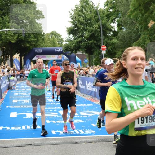 29.06.2025 - hella hamburg halbmarathon Zöllner http://msf.ph/oto/8203706 29.06.2025 10:48:08 Ziel 1086, 4324, 4601, 4711, 6377, 9544, 9626, 9638, 12706, 12724, 12747, 12808, 13570, 16094, 16149, 16269, 18206, 18922 meine-sportfotos.de
