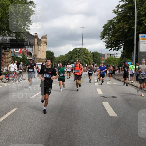 29.06.2025 - hella hamburg halbmarathon Yannick Fuchs http://msf.ph/oto/8203724 29.06.2025 10:44:50 20KM 1461, 1466, 1750, 1817, 2207, 2880, 3654, 4077, 4346, 4816, 5018, 5115, 6027, 6662, 6712, 6795, 7052, 7134, 7397, 7583, 7930, 7932, 8117, 8205, 8572, 8704, 8819, 9057, 11214, 11356, 12016, 12624, 12949, 13008, 13687, 13701, 13808, 13875, 14034, 14125, 14257, 14626, 15362, 15395, 15720, 16285, 16291, 16716, 17129, 17179, 17221, 17384, 18006, 18182, 18370, 18394, 18413, 18489 meine-sportfotos.de