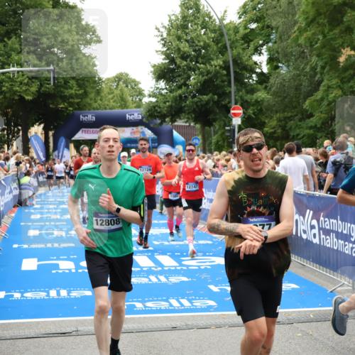 29.06.2025 - hella hamburg halbmarathon Zöllner http://msf.ph/oto/8203735 29.06.2025 10:48:09 Ziel 1086, 1914, 4324, 4601, 4711, 6377, 9544, 9626, 9638, 12706, 12724, 12747, 12808, 13570, 14192, 15973, 16094, 16149, 16269 meine-sportfotos.de