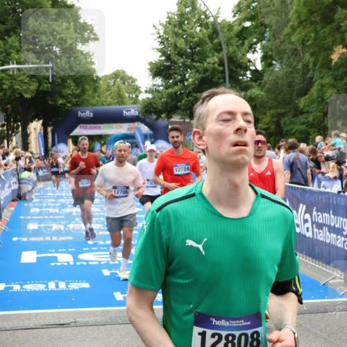 29.06.2025 - hella hamburg halbmarathon Zöllner http://msf.ph/oto/8203775 29.06.2025 10:48:10 Ziel 1086, 1914, 4324, 4711, 9544, 9626, 9638, 12706, 12724, 12747, 13570, 14192, 15973, 16094, 16149, 16269 meine-sportfotos.de