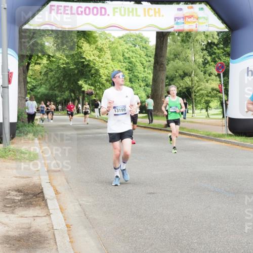 29.06.2025 - hella hamburg halbmarathon MichiJ http://msf.ph/oto/8203783 29.06.2025 10:22:01 Zwischen KM18-KM19 1707, 1990, 13199, 16425, 16619 meine-sportfotos.de