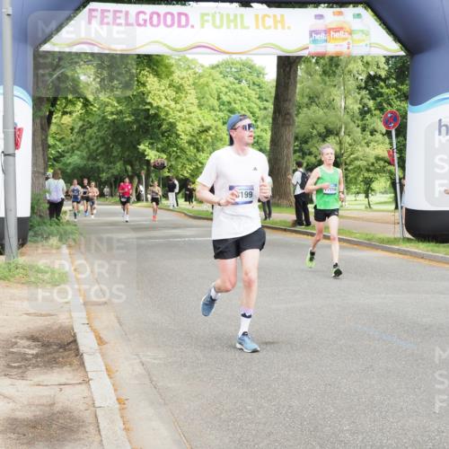 29.06.2025 - hella hamburg halbmarathon MichiJ http://msf.ph/oto/8203814 29.06.2025 10:22:01 Zwischen KM18-KM19 1707, 1990, 13199, 16425, 16619 meine-sportfotos.de