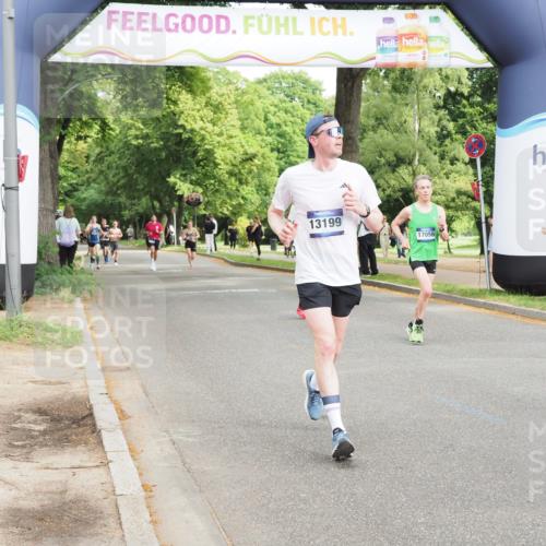 29.06.2025 - hella hamburg halbmarathon MichiJ http://msf.ph/oto/8203844 29.06.2025 10:22:01 Zwischen KM18-KM19 1707, 1990, 13199, 16425, 16619 meine-sportfotos.de