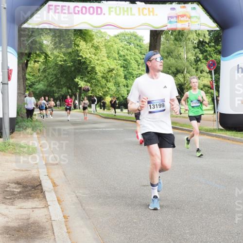 29.06.2025 - hella hamburg halbmarathon MichiJ http://msf.ph/oto/8203854 29.06.2025 10:22:01 Zwischen KM18-KM19 1707, 1990, 13199, 16425, 16619 meine-sportfotos.de