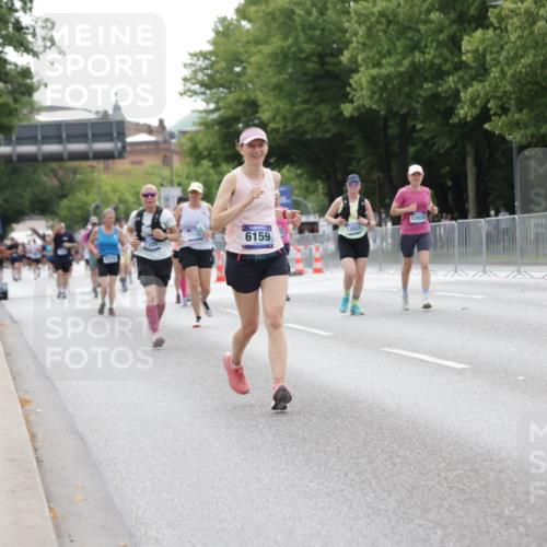 29.06.2025 - hella hamburg halbmarathon Jannik Wohlers http://msf.ph/oto/8203920 29.06.2025 10:25:47 Lombardsbrücke 3617, 4267, 4268, 4315, 6159, 8276, 8306, 8674, 11107, 11139, 12826, 12827, 14063, 14179, 14356, 14726, 17712, 19144 meine-sportfotos.de