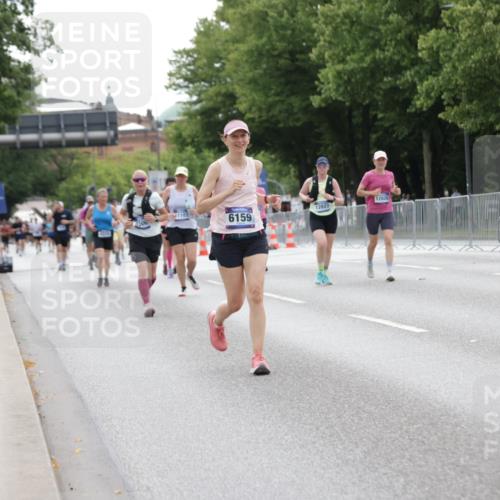 29.06.2025 - hella hamburg halbmarathon Jannik Wohlers http://msf.ph/oto/8203960 29.06.2025 10:25:47 Lombardsbrücke 3617, 4267, 4268, 4315, 6159, 8276, 8306, 8674, 11107, 11139, 12826, 12827, 14063, 14179, 14356, 14726, 17712, 19144 meine-sportfotos.de