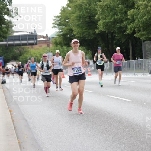 29.06.2025 - hella hamburg halbmarathon Jannik Wohlers http://msf.ph/oto/8204046 29.06.2025 10:25:47 Lombardsbrücke 3617, 4267, 4268, 4315, 6159, 8276, 8306, 8674, 11107, 11139, 12826, 12827, 14063, 14179, 14356, 14726, 17712, 19144 meine-sportfotos.de