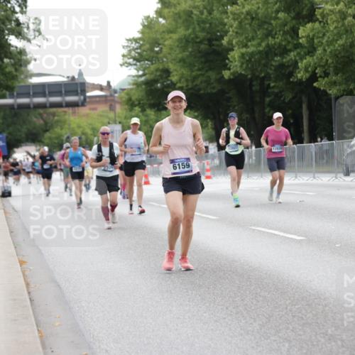 29.06.2025 - hella hamburg halbmarathon Jannik Wohlers http://msf.ph/oto/8204098 29.06.2025 10:25:47 Lombardsbrücke 3617, 4267, 4268, 4315, 6159, 8276, 8306, 8674, 11107, 11139, 12826, 12827, 14063, 14179, 14356, 14726, 17712, 19144 meine-sportfotos.de