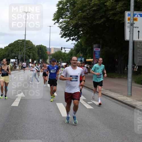 29.06.2025 - hella hamburg halbmarathon Yannick Fuchs http://msf.ph/oto/8204166 29.06.2025 10:32:11 20KM 1290, 1505, 2196, 2404, 3790, 5042, 5791, 5923, 6047, 6458, 9017, 9914, 9944, 10190, 10451, 10922, 11106, 11423, 12739, 12900, 13141, 13148, 13372, 15410, 16992, 17137, 18103, 18159, 18193, 18216, 18357, 18986 meine-sportfotos.de
