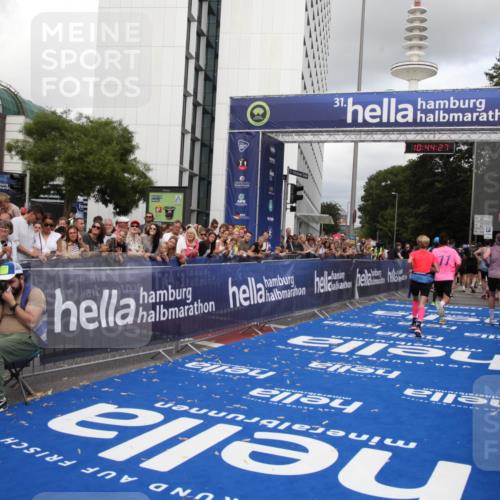29.06.2025 - hella hamburg halbmarathon Michael Strokosch http://msf.ph/oto/8204188 29.06.2025 10:44:25 Ziel 1220, 1413, 1415, 1902, 5275, 7191, 8722, 9444, 12528, 16547, 16803, 16893, 18806 meine-sportfotos.de
